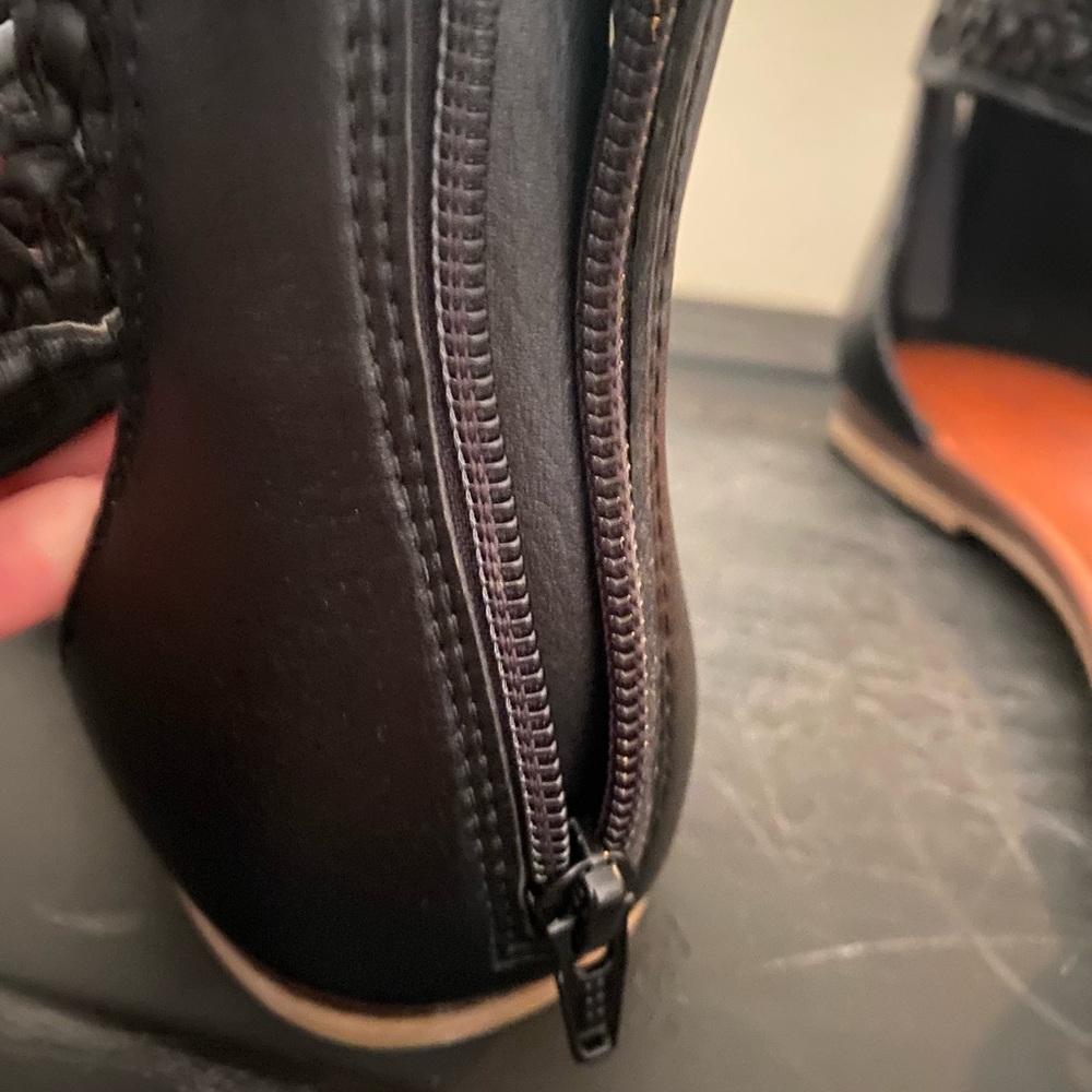 American Eagle Zip Up sandals - Picture 2 of 2